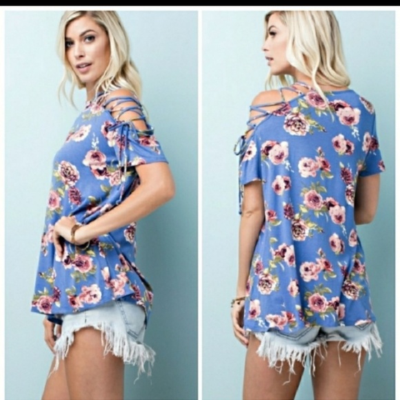 143 story by Line Up Tops - 🌹Floral criss cross sleeve top🌸